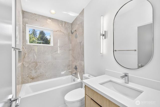 1220 NE 100th Street, Seattle, WA 98125
