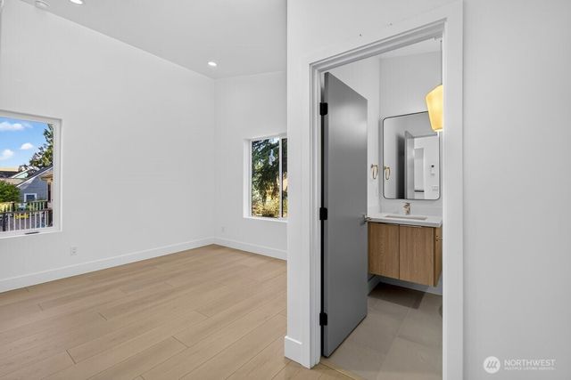 1220 NE 100th Street, Seattle, WA 98125