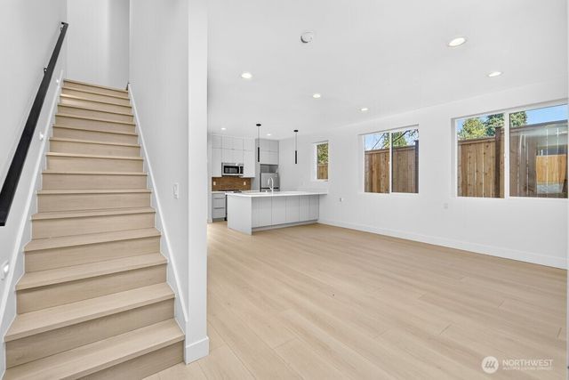 1220 NE 100th Street, Seattle, WA 98125