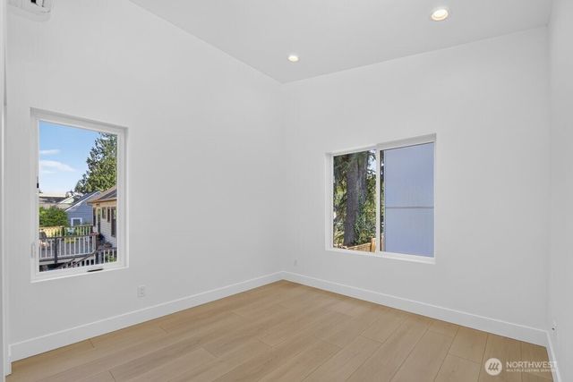 1220 NE 100th Street, Seattle, WA 98125