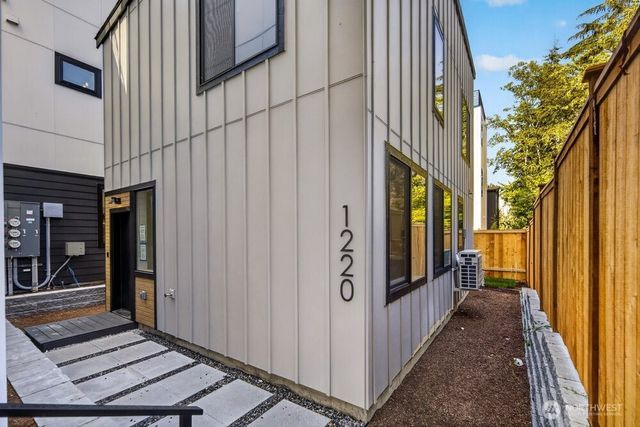 1220 NE 100th Street, Seattle, WA 98125