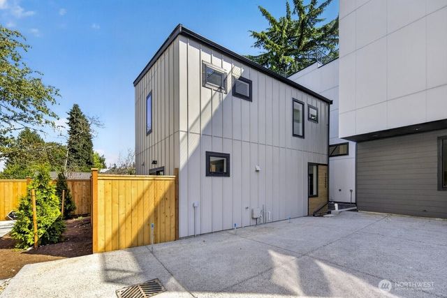1220 NE 100th Street, Seattle, WA 98125