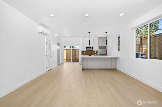 1220 NE 100th Street, Seattle, WA 98125