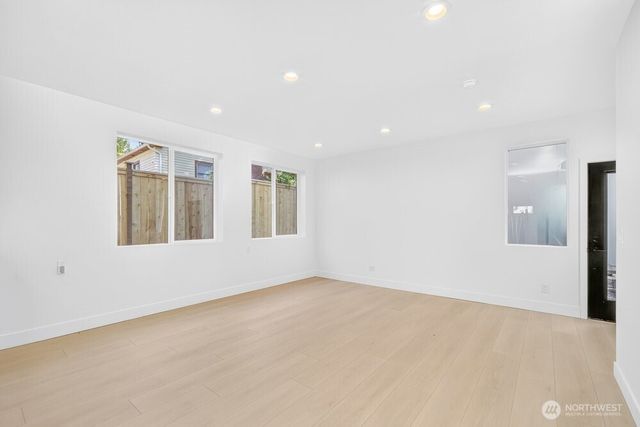 1220 NE 100th Street, Seattle, WA 98125