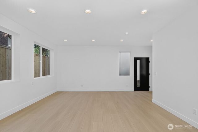 1220 NE 100th Street, Seattle, WA 98125