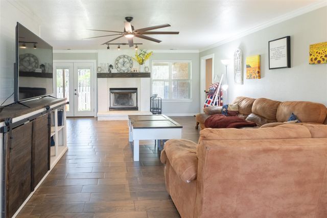 310 Medford Street, Vidor, TX 77662