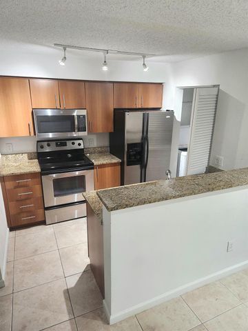 1020 Crystal F Way F, Delray Beach, FL 33444