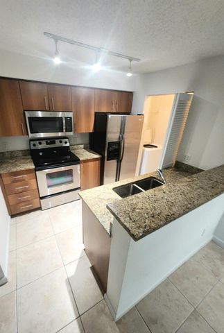1020 Crystal F Way F, Delray Beach, FL 33444