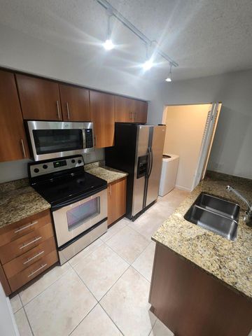 1020 Crystal F Way F, Delray Beach, FL 33444