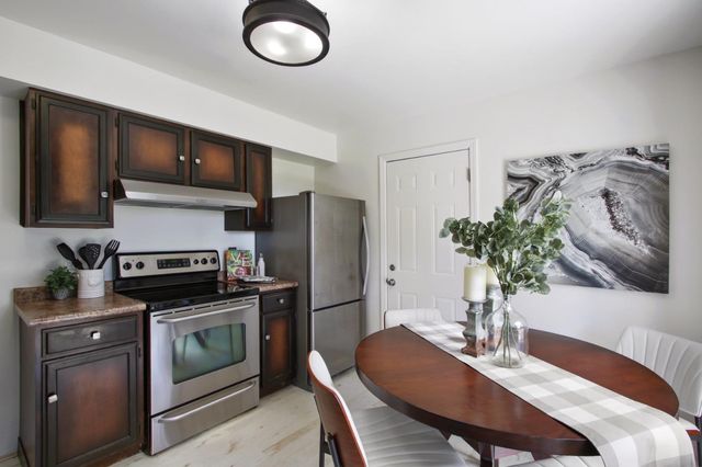 2408 Roslyn Way, Sacramento, CA 95864