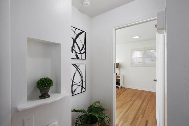 2408 Roslyn Way, Sacramento, CA 95864