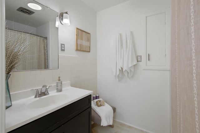 2408 Roslyn Way, Sacramento, CA 95864