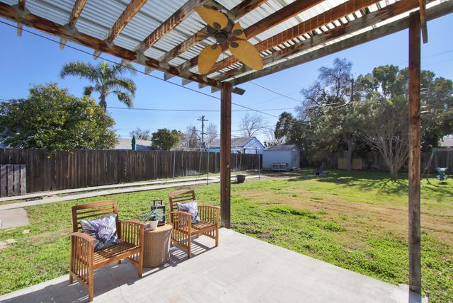 2408 Roslyn Way, Sacramento, CA 95864