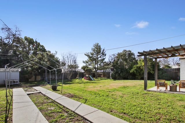 2408 Roslyn Way, Sacramento, CA 95864