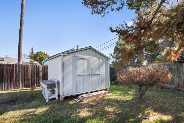 2408 Roslyn Way, Sacramento, CA 95864