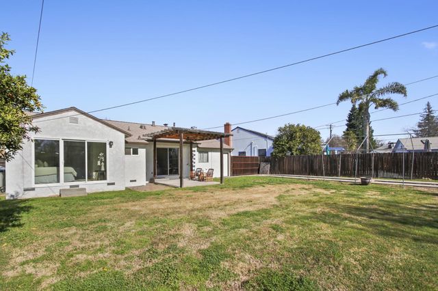 2408 Roslyn Way, Sacramento, CA 95864