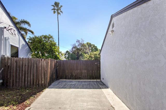 2408 Roslyn Way, Sacramento, CA 95864