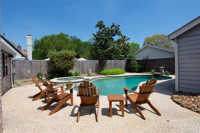 502 Lorie Lane, Pasadena, TX 77586