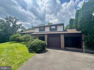 2070 DAPPLE DR, Warrington, PA 18976