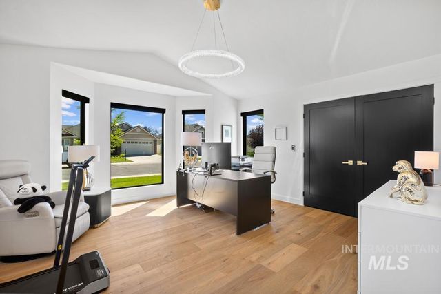 3707 S Edgeview Dr, Nampa, ID 83686
