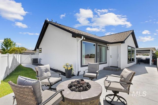 3707 S Edgeview Dr, Nampa, ID 83686