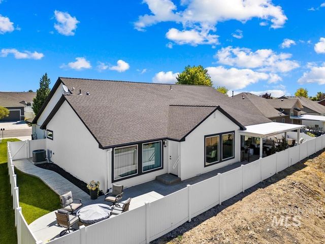 3707 S Edgeview Dr, Nampa, ID 83686