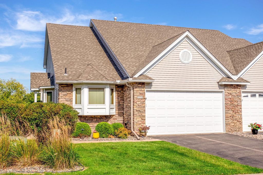 1091 Westcliff Curve, Shoreview, MN 55126