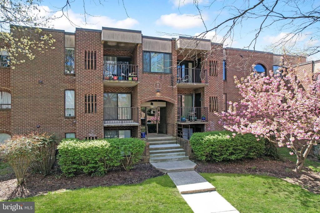 Image 1 of property listing at 16 SILVERWOOD CIR #1, Annapolis, MD 21403