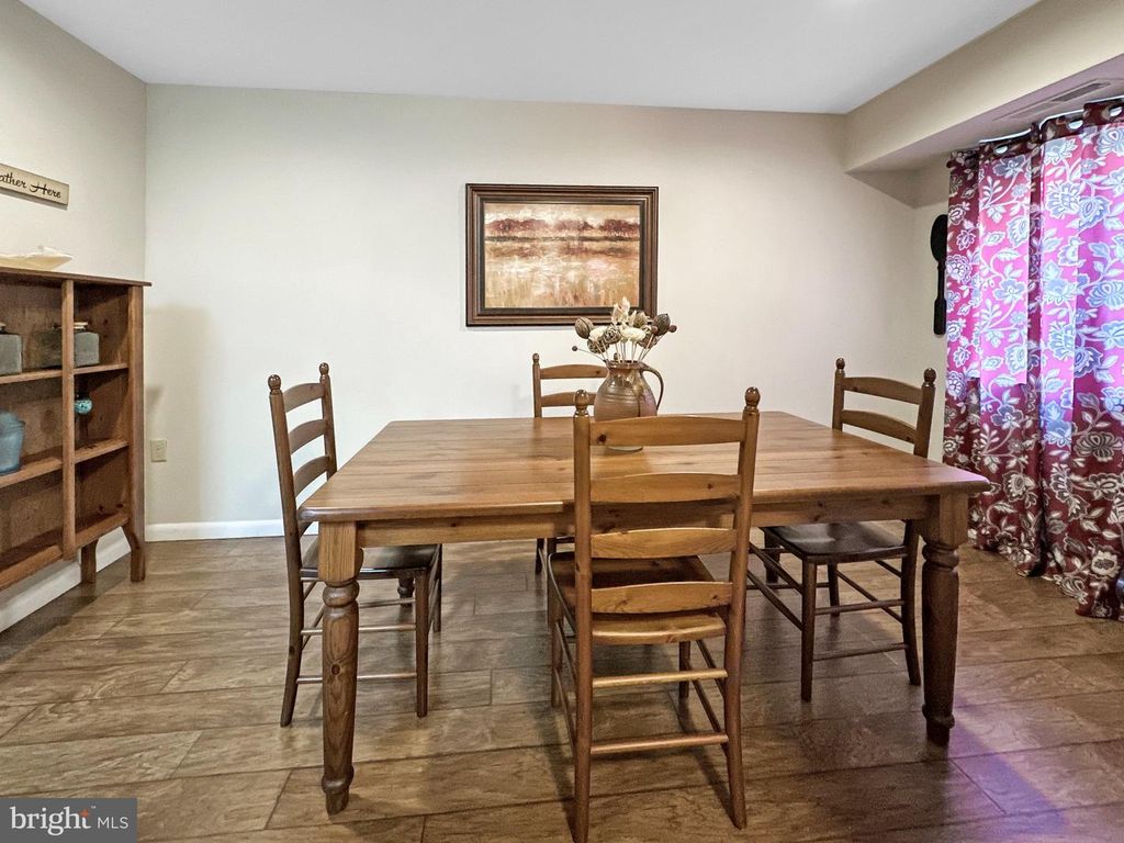 Image 13 of property listing at 16 SILVERWOOD CIR #1, Annapolis, MD 21403