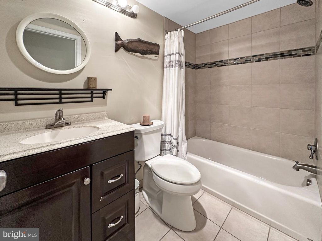 Image 16 of property listing at 16 SILVERWOOD CIR #1, Annapolis, MD 21403