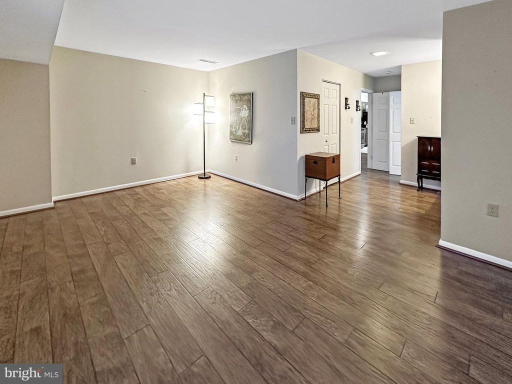 Image 17 of property listing at 16 SILVERWOOD CIR #1, Annapolis, MD 21403