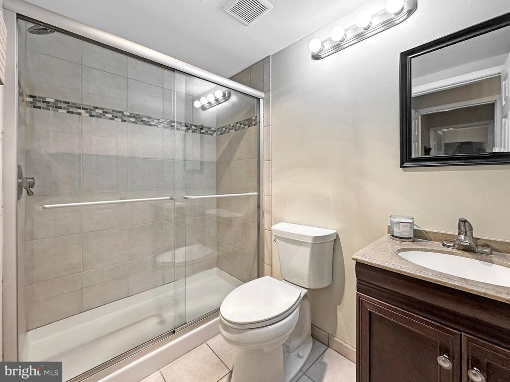 Image 19 of property listing at 16 SILVERWOOD CIR #1, Annapolis, MD 21403