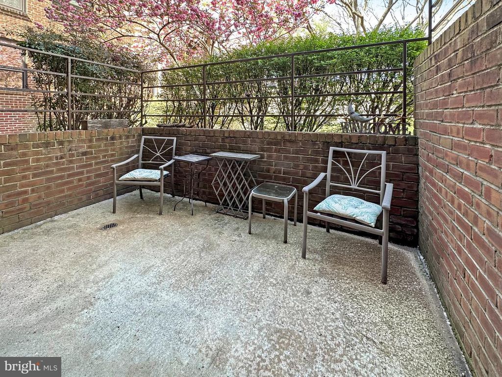 Image 24 of property listing at 16 SILVERWOOD CIR #1, Annapolis, MD 21403