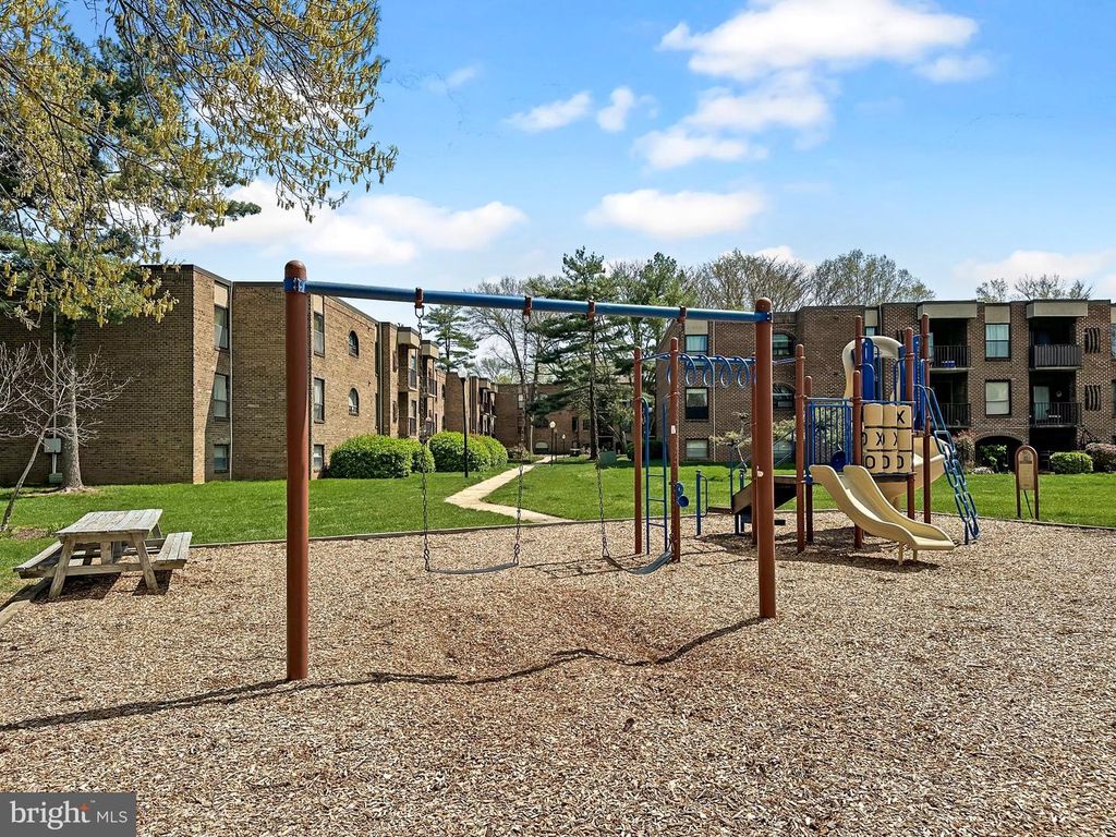 Image 27 of property listing at 16 SILVERWOOD CIR #1, Annapolis, MD 21403