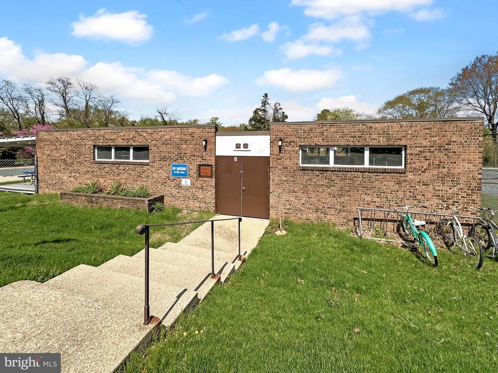 Image 31 of property listing at 16 SILVERWOOD CIR #1, Annapolis, MD 21403