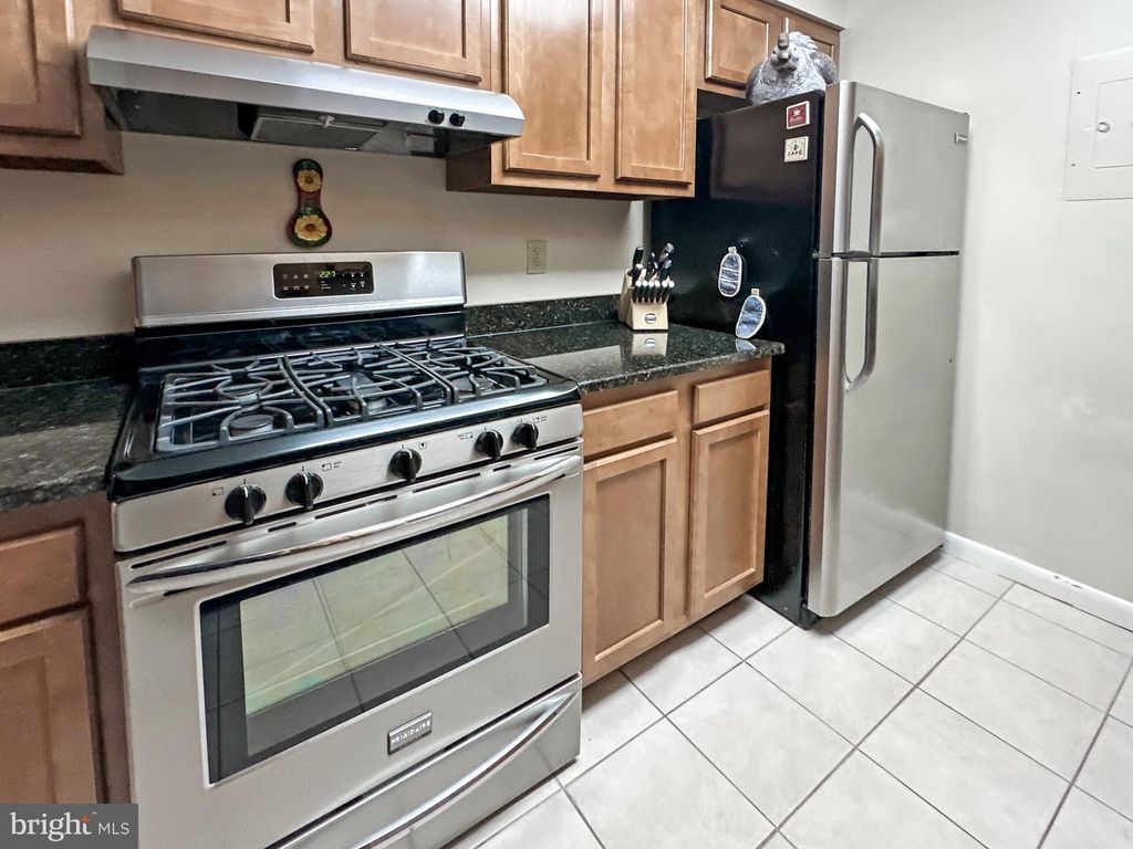 Image 9 of property listing at 16 SILVERWOOD CIR #1, Annapolis, MD 21403