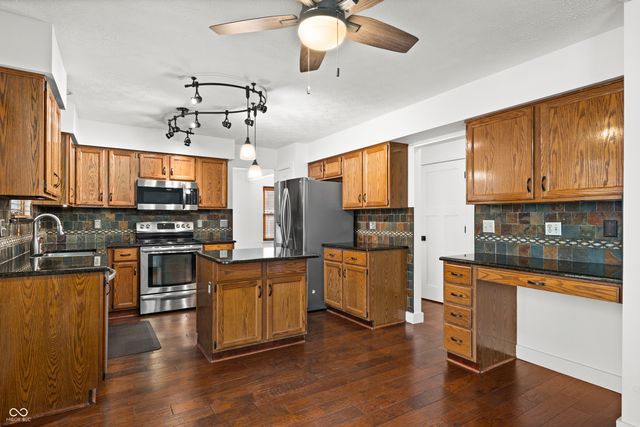 8413 La Habra Lane, Indianapolis, IN 46236