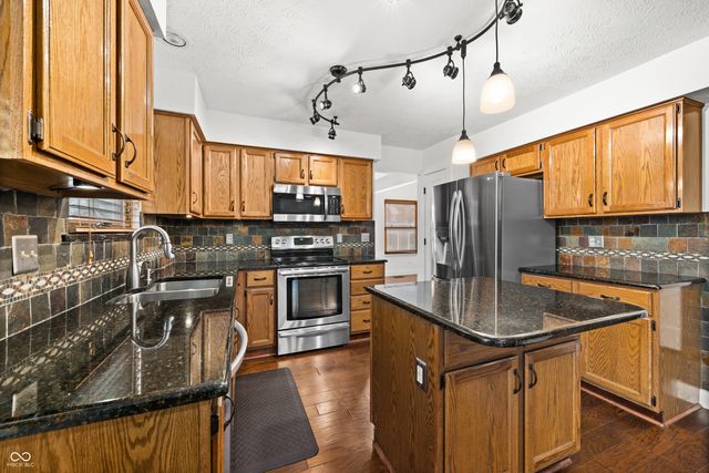 8413 La Habra Lane, Indianapolis, IN 46236