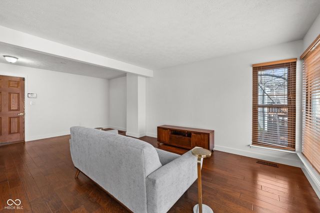 8413 La Habra Lane, Indianapolis, IN 46236