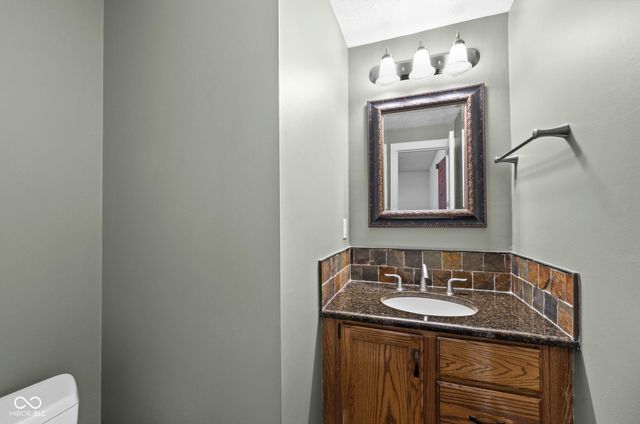 8413 La Habra Lane, Indianapolis, IN 46236