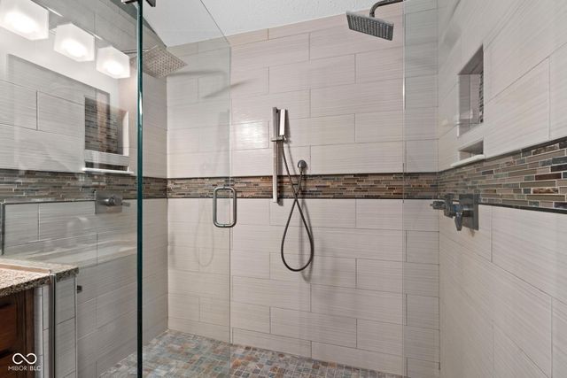 8413 La Habra Lane, Indianapolis, IN 46236