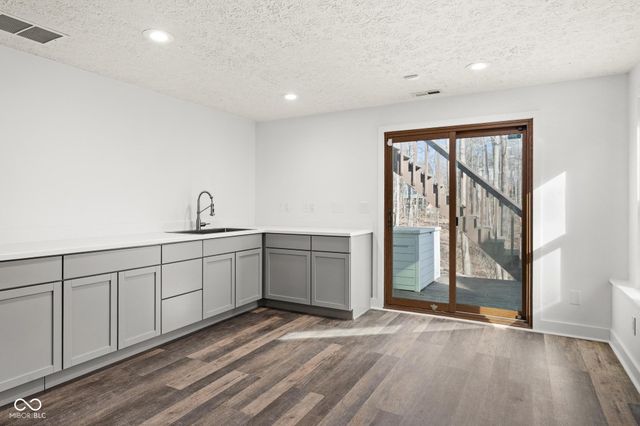 8413 La Habra Lane, Indianapolis, IN 46236