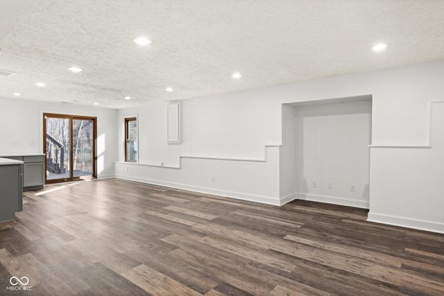 8413 La Habra Lane, Indianapolis, IN 46236