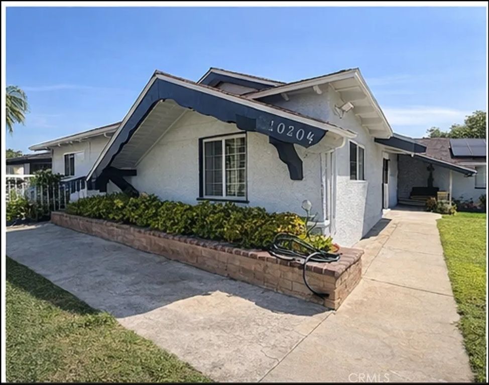 10204 Gerald Avenue, North Hills, CA 91343