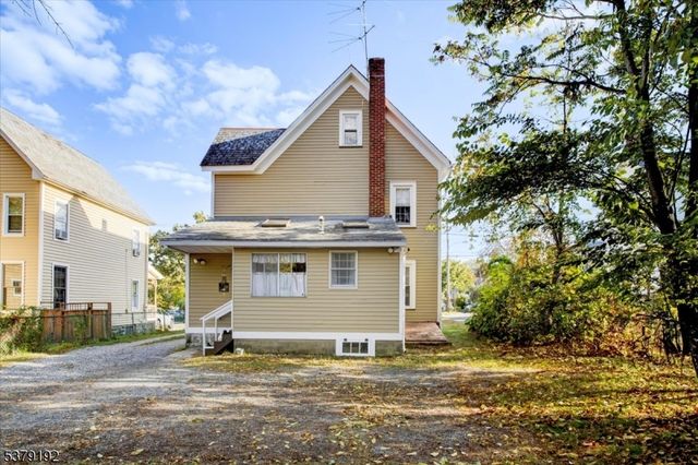 22 Woodside Ave, Newton Town, NJ 07860