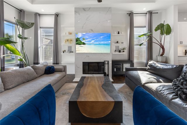 2534 Gladstone Drive, Dallas, TX 75211