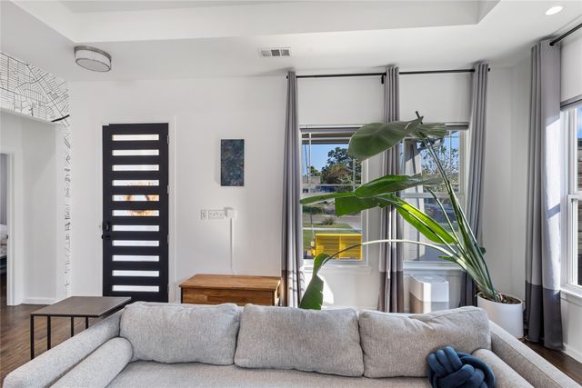 2534 Gladstone Drive, Dallas, TX 75211