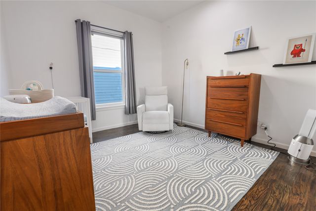 2534 Gladstone Drive, Dallas, TX 75211