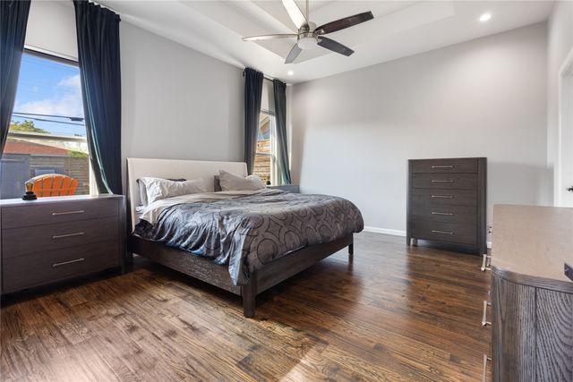 2534 Gladstone Drive, Dallas, TX 75211