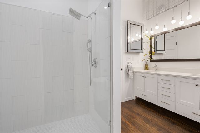 2534 Gladstone Drive, Dallas, TX 75211